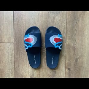 Hanna Andersson Shark Slides Size 4Y